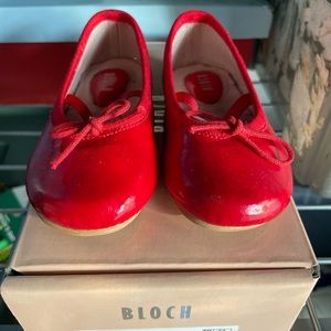 Toddler Bloch patent leather ballet flats sz US 5.5, EU 22
